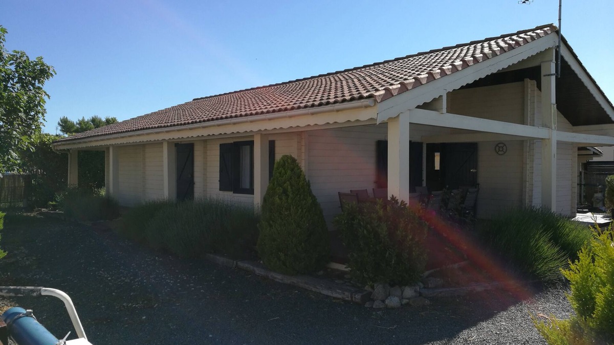 Marennes House | Rest assured in a charming wooden house .