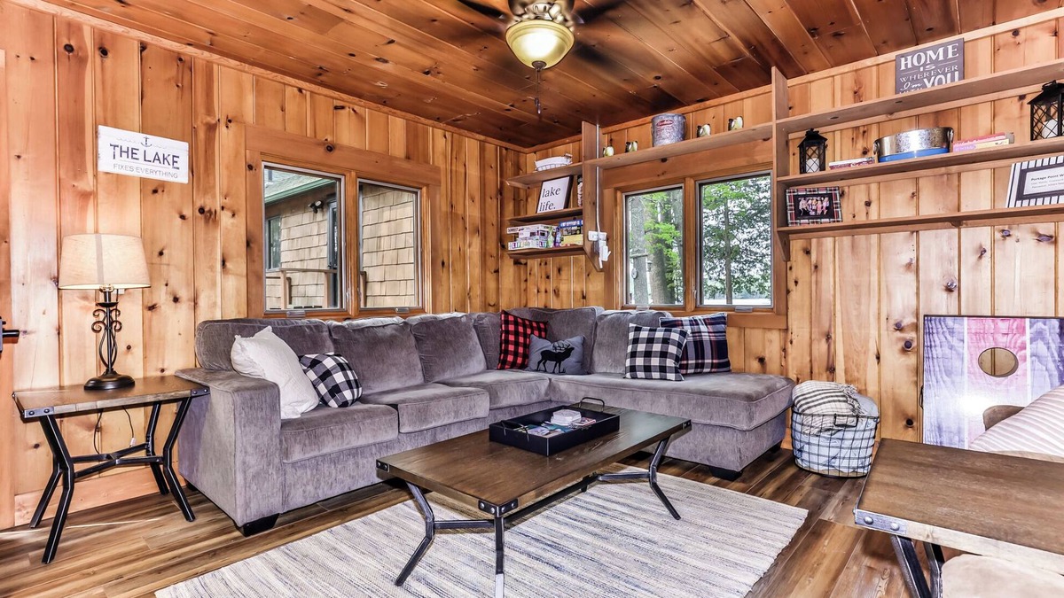 Land O Lakes House | Rest easy on Little Portage Lake in Land O' Lakes. Scenic Views! Vacation Heave