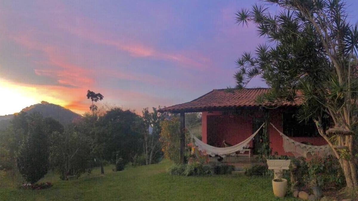 Araras House | Rest in the Valley of the Vines - Macaws