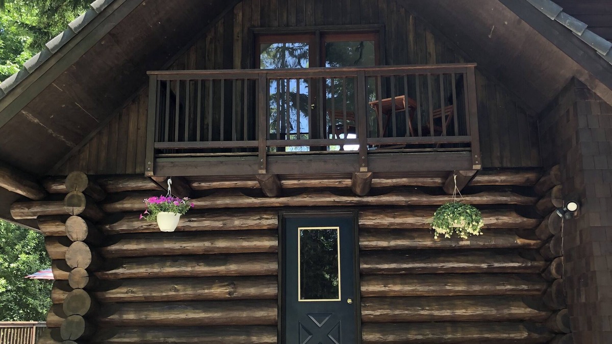 Indianola Cabin | Rest, relax and recharge at this amazing log cabin