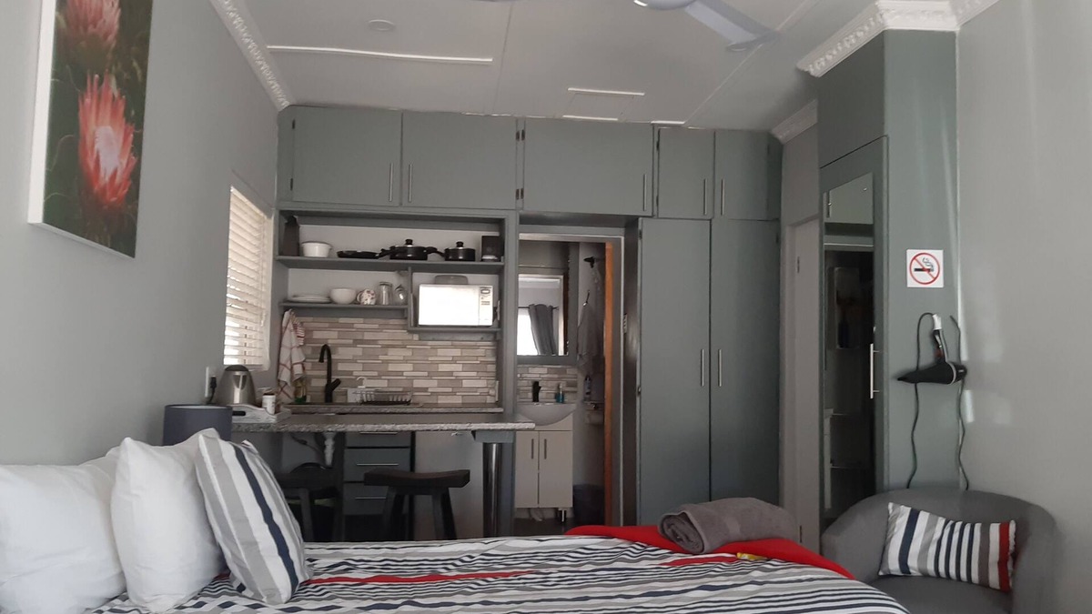 Ashton Apartment | Rest4Sure Self catering unit on Route 62