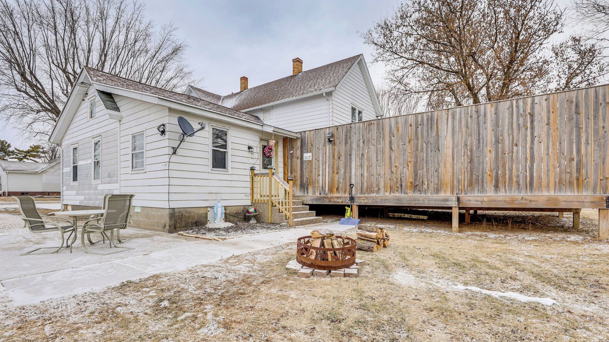 Leland Apartment | Restaurant On-Site: North Freedom Apt w/Yard!