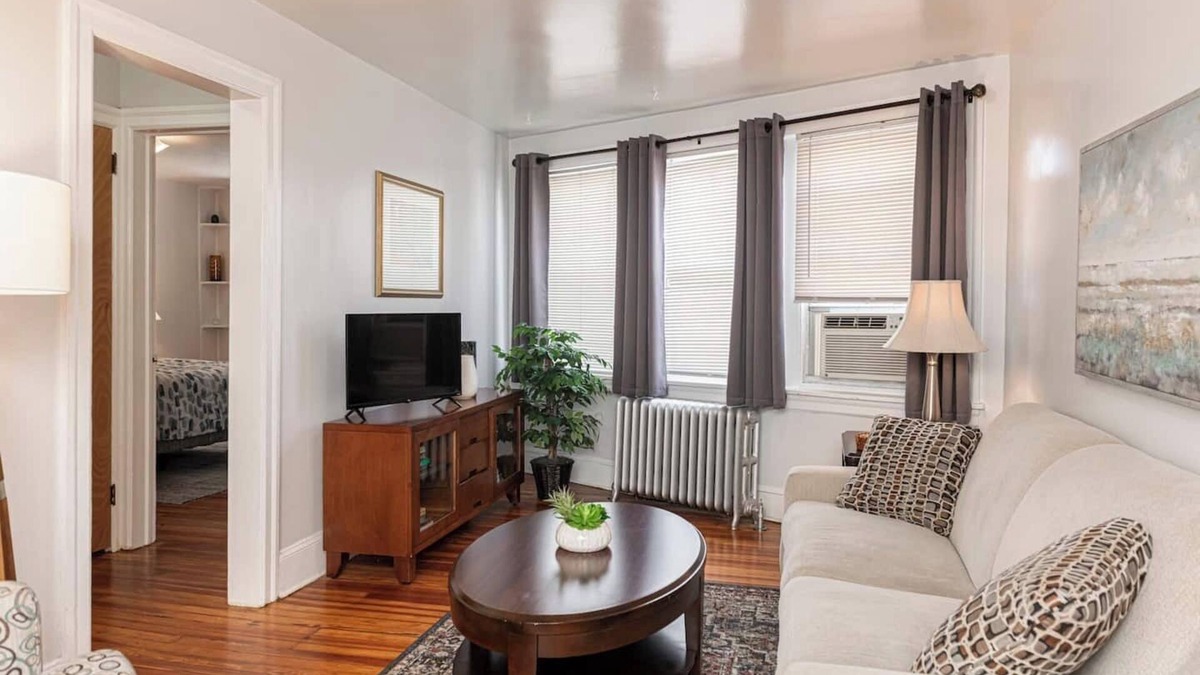 Bryn Mawr Apartment | +Restaurants Coffee Colleges+ Bryn Mawr Has It All
