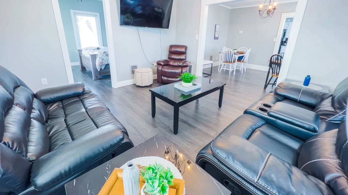 Niagara Falls Apartment | Restful 3 bedroom Minutes From Falls & Casino on the American Side!