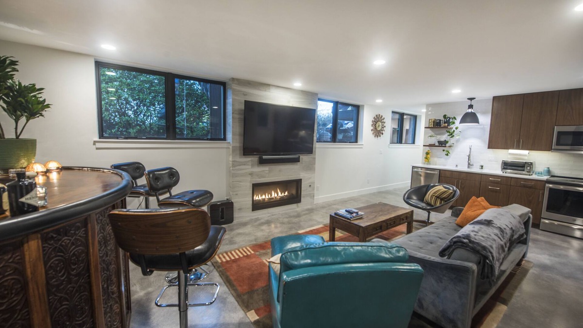 Lawton Park House | Restful, Convenient Getaway Near Downtown and Seattle’s Largest Park
