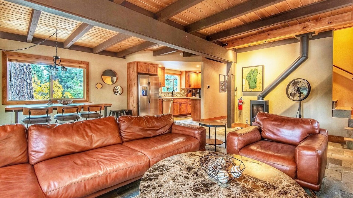 Ridgewood Cabin | Restful North Ridge | 5 Minutes Walk to Shoreline