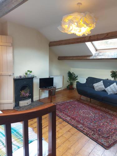 Mytholmroyd House | Restful room in riverside spot