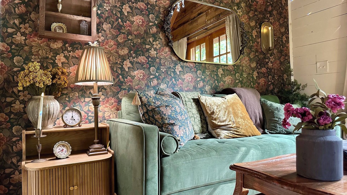 Foxfire Estates Cabin | Restore: The Gilded Cottage. Sauna, Fire Pit, Charcoal Grill. Tiny House