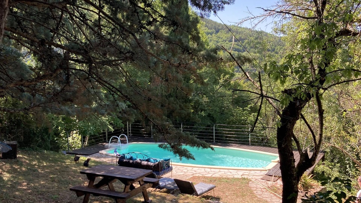Cantobre House | Restored 17th century sheepfold with large grounds and private pool