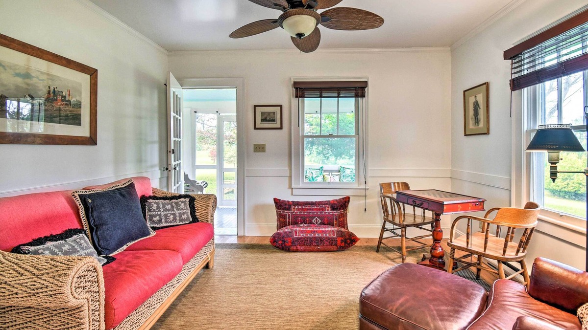 Hayes Cottage | Restored 1920's Cottage on 1 Acre w/Fire Pit