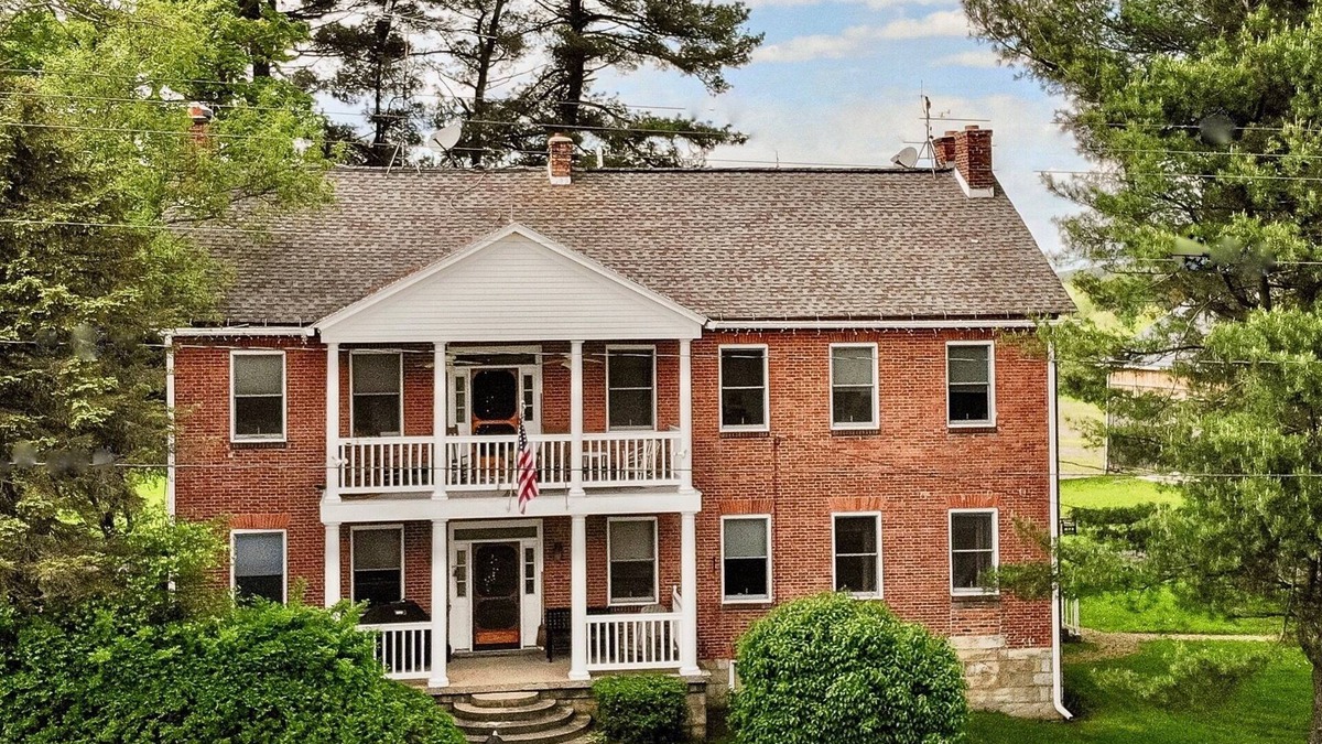 Somerset House | Restored colonial farmhouse near Seven Springs - Perfect for family gatherings