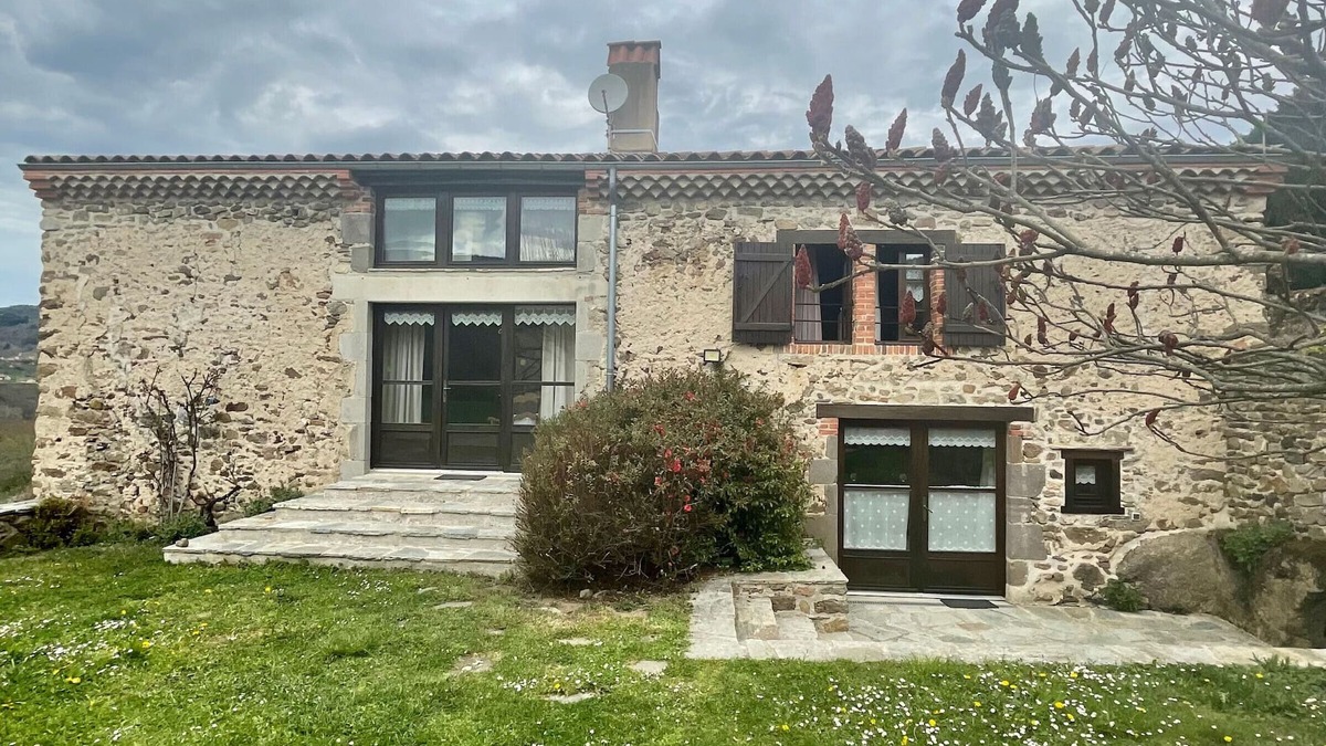 Saint-Ilpize Cottage | Restored farmhouse, 3 bedrooms, fireplace