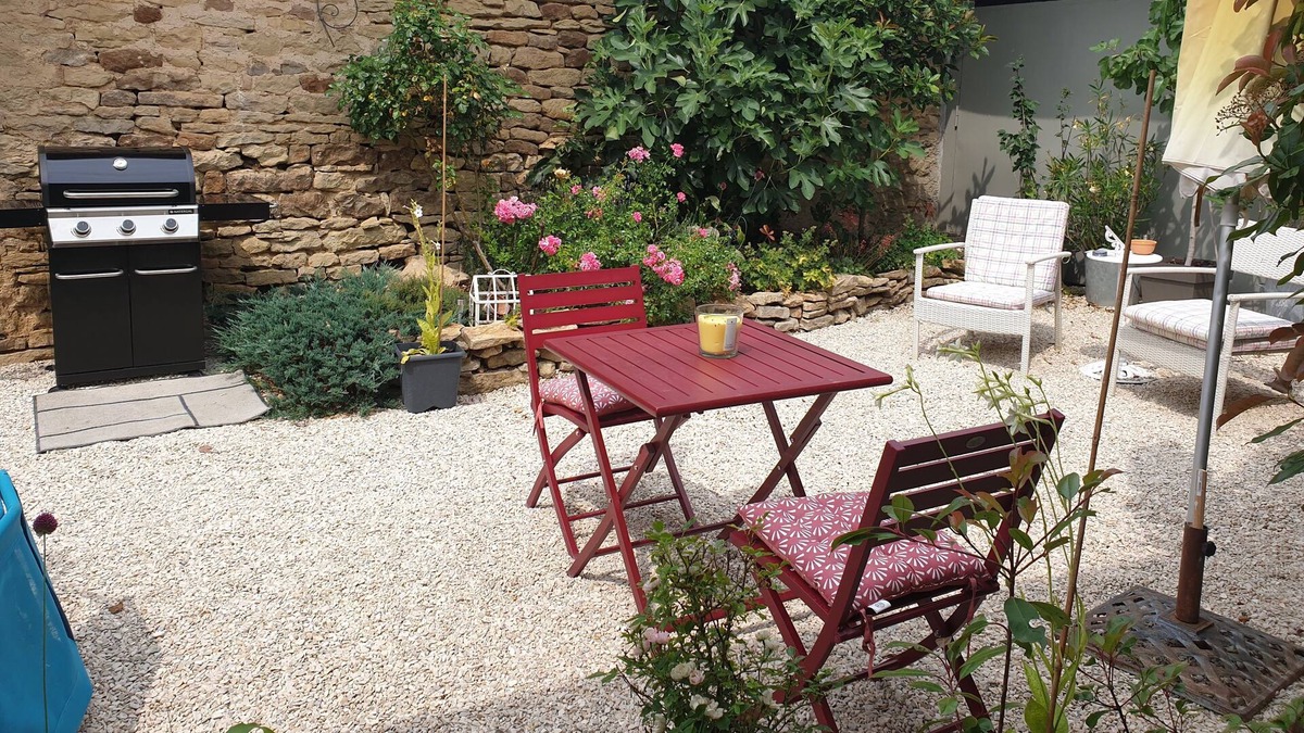 Creancey Cottage | Restored farmhouse with spacious living area in a charming Burgundian village.