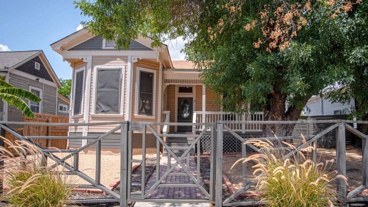 Historic Garderns House | Restored Historic 2BR/1.5BA House Near Downtown