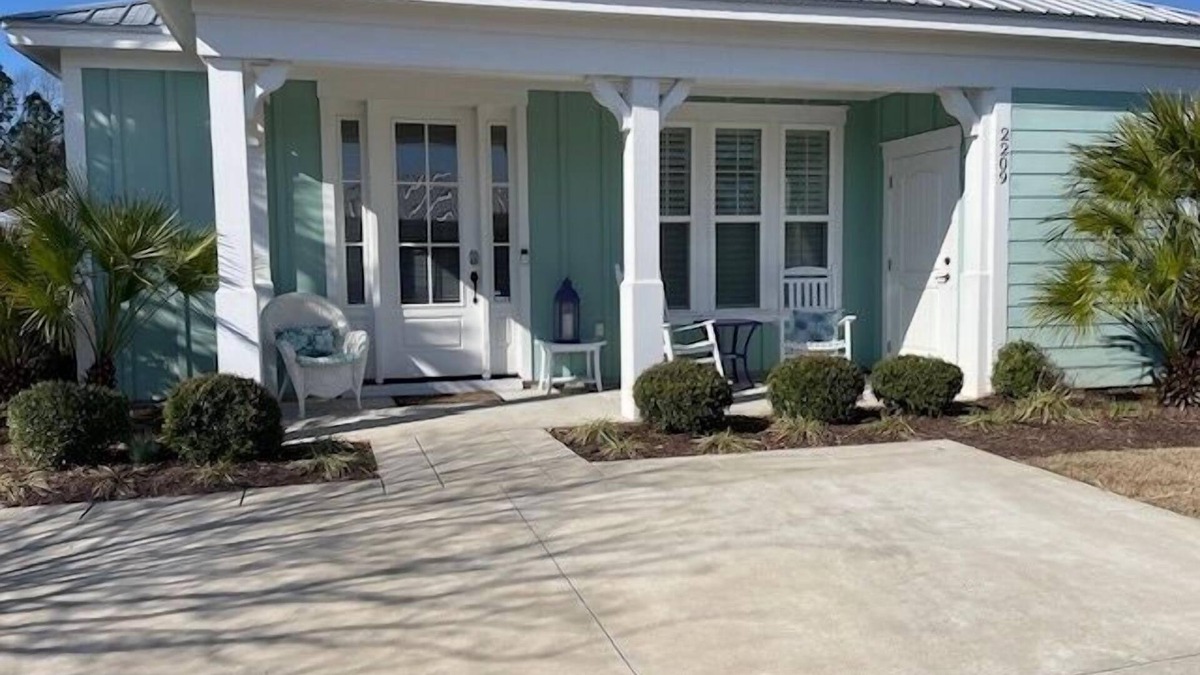 North Myrtle Beach Cottage | Retreat 2209 - Adorable Cottage in Barefoot Resort