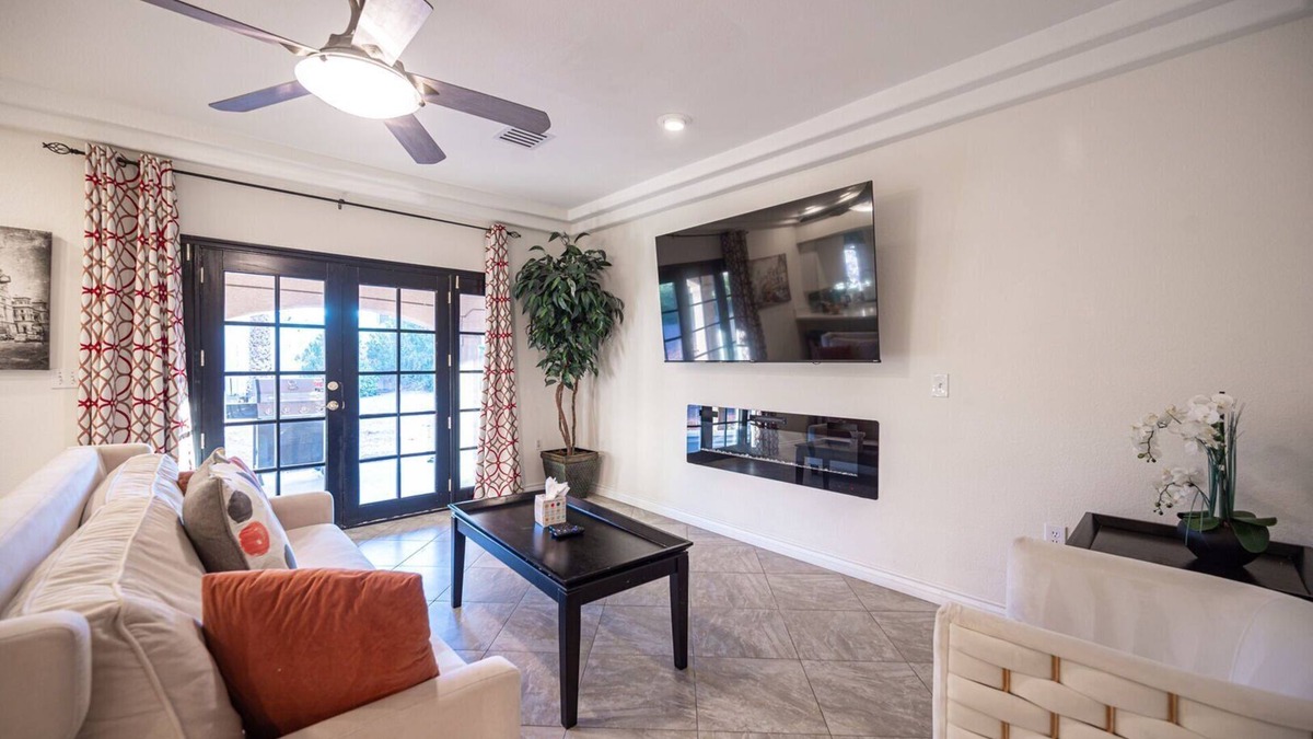 Rancho Oakey House | Retreat 3BD/2BA Home 1,278 sqft Sleeps 6