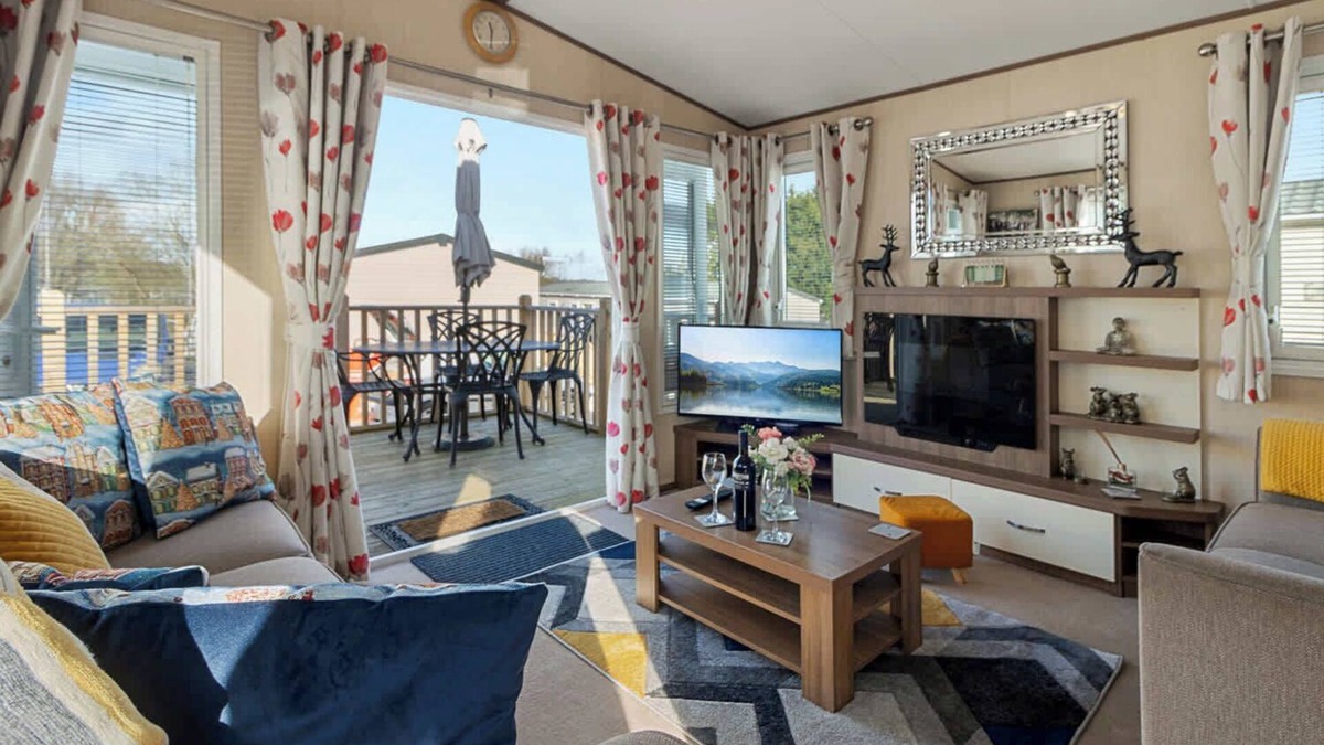 Cheriton Bishop Ski Chalet | Retreat at the Lake-Fishing+Heated Pool 500yrds away