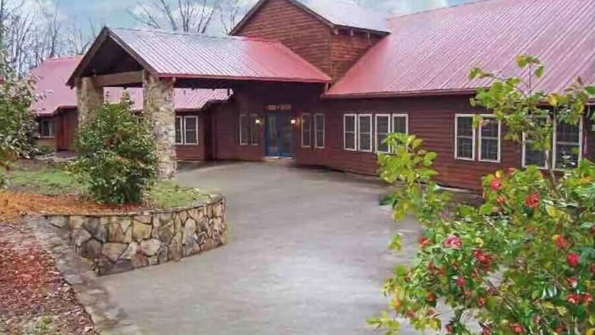 Pine Mountain Valley House | Retreat, group vacation, reunion, wedding friendly with amazing view. Sleeps 30