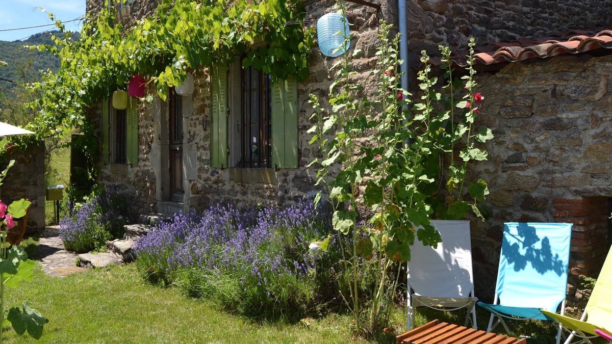 Villeneuve-dʼAllier House | Retreat in Villeneuve-d'Allier