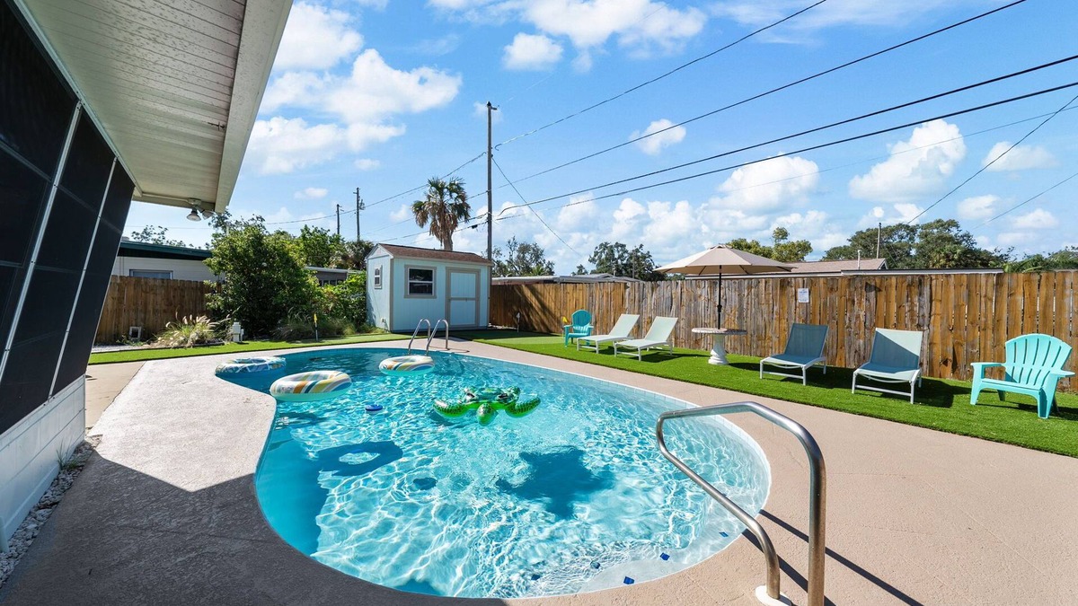 South Pinellas Community Council House | Retreat in St. Pete w/Pool - 5 mins to beach!
