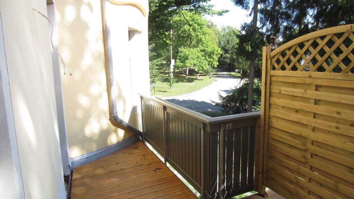 Hummelshain Ski Chalet | Retreat in the castle. with park, tower room, magnificent balcony overlooking the park; barrier-free