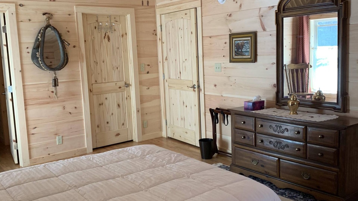 Saluda House | Retreat Log Cabin in Saluda, NC