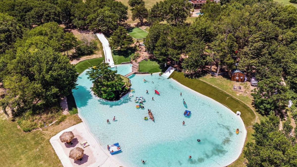 Oak Leaf House | Retreat Oak Leaf | A Retreat DFW Experience