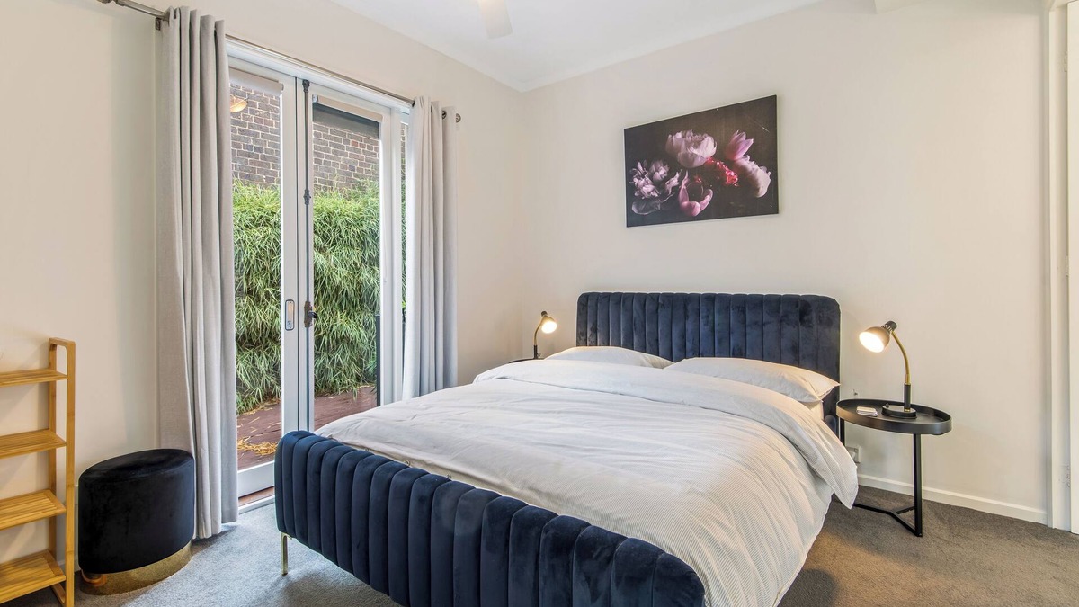 East Melbourne Apartment | Retreat on George