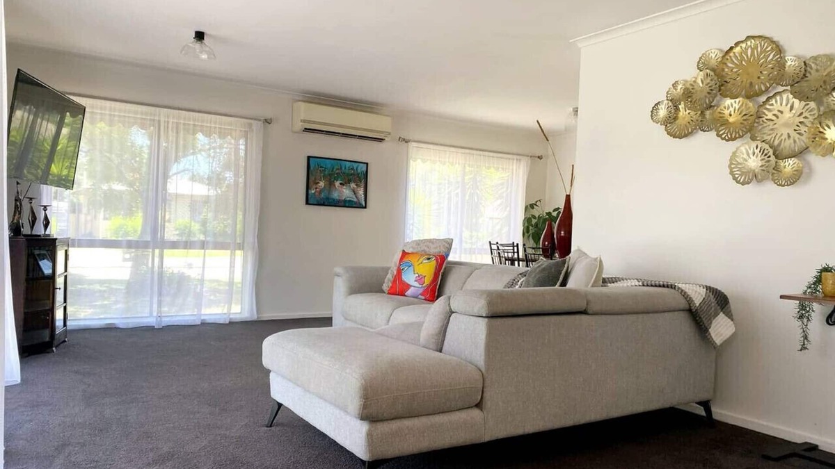 Benalla House | Retreat on Roe short term accommodation