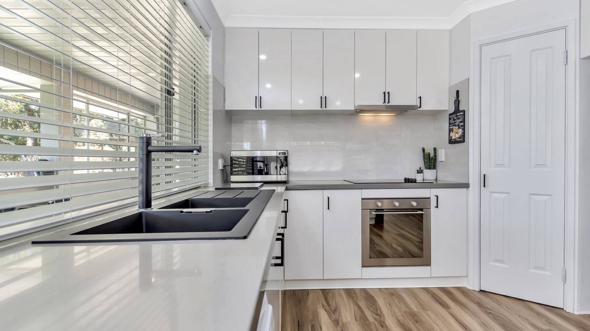 South Yunderup House | Retreat on the Murray. Riverfront modern home with private jetty.