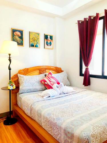 Liloan Apartment | Retreat to a Stylish Flat w/Balcony + Garden View