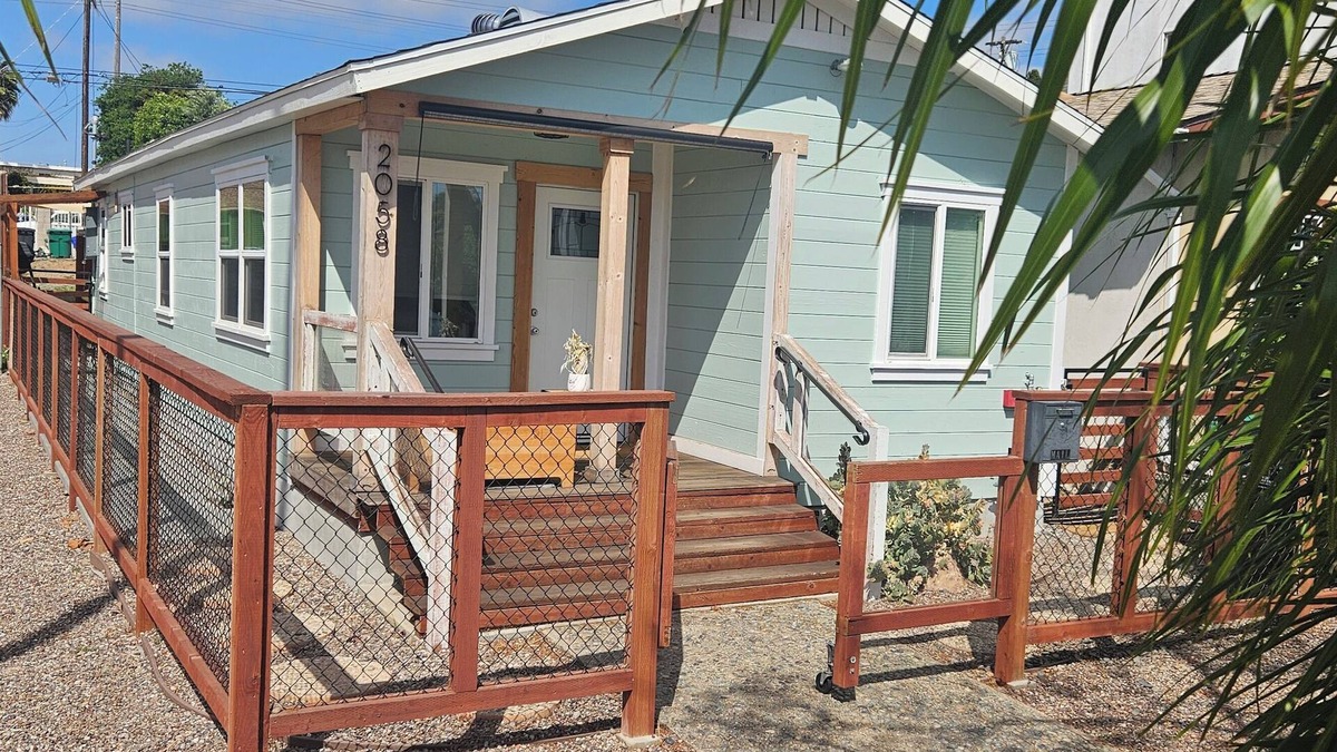 Logan Heights House | Retreat to SD: FamilyFriendly, Conventions,Dowtown,Petco Park,Rady Shell,Beaches