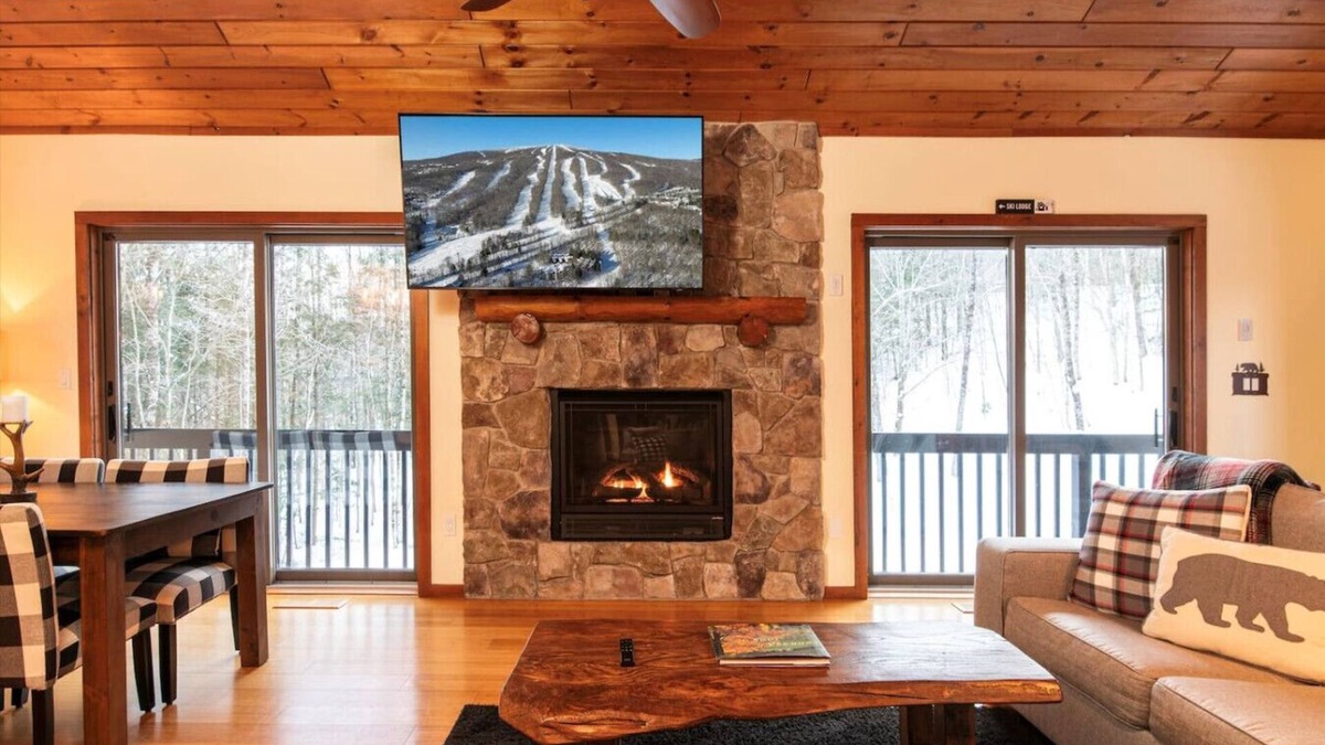 Ludlow House | Retreat to the mountains! Near waterfalls, golf, adventure park, hiking trails and more!