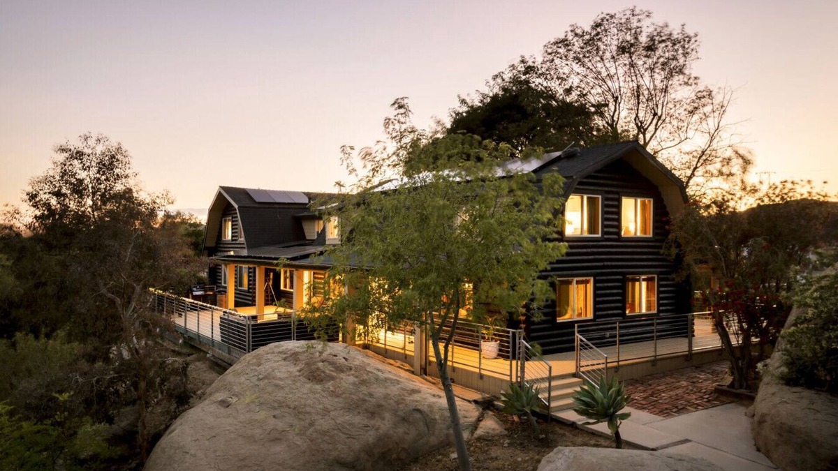 Canoga Park House | Retreat to the Rocks – Historic Film & Music Getaway