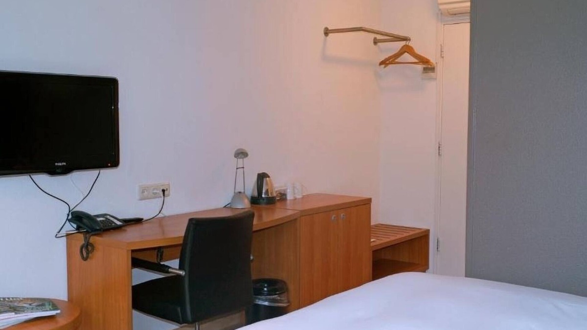 Municipality of Zutphen Hotel | Retreat to Tranquil Room with Indoor Swimming Pool Near Henriette Polak Museum