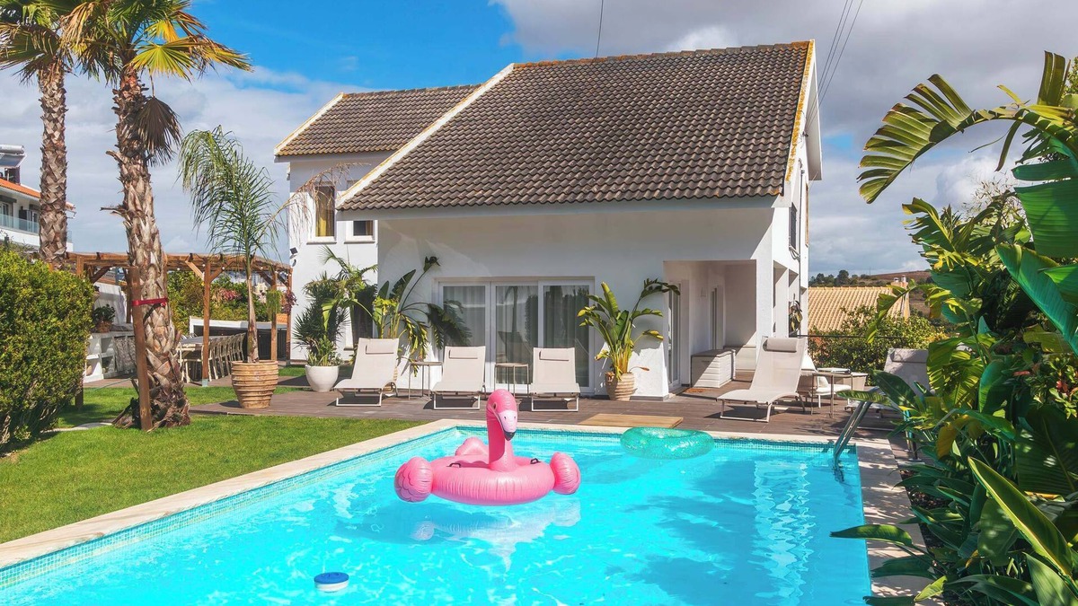 Barcarena Villa | Retreat Villa (MiniGolf, Hot tub, Sauna) max 38 ppl