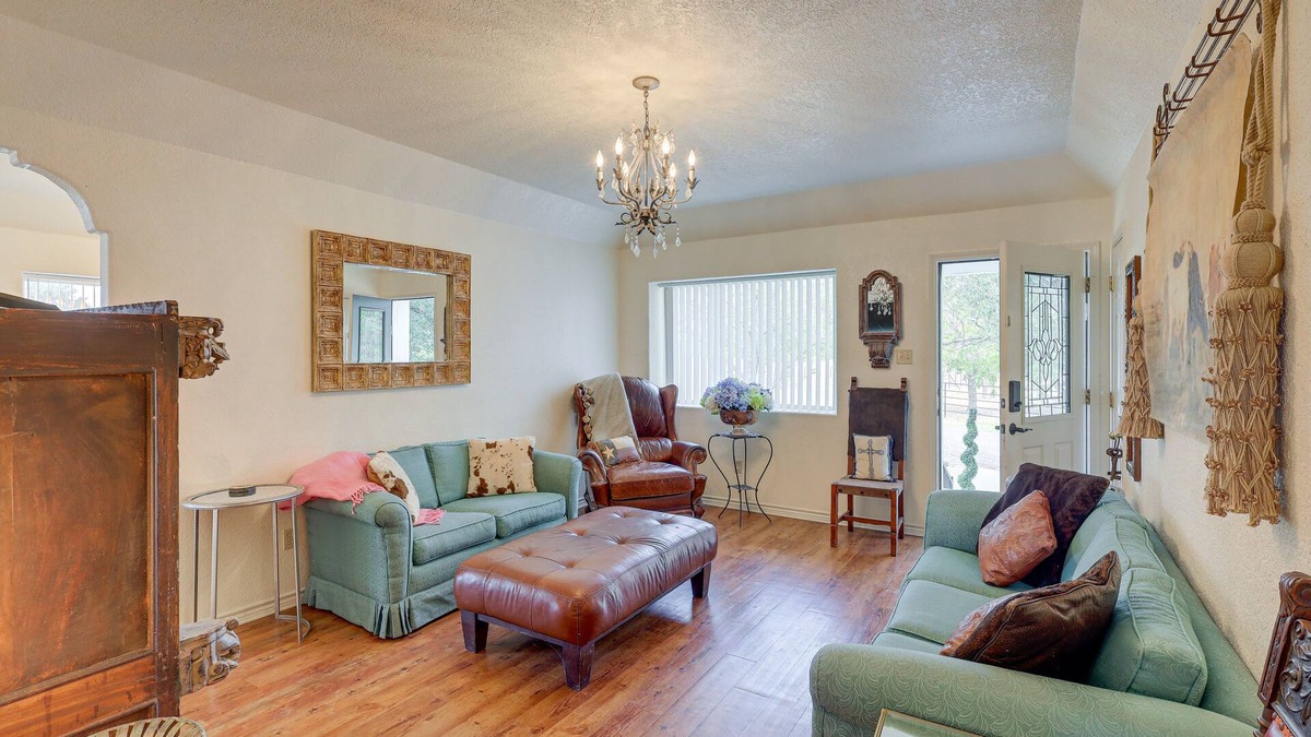 Leon Junction House | Retreat w/Pond Access & Views in Temple