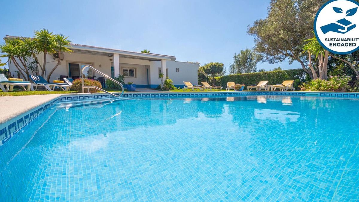 Boliqueime Villa | Retreat with heatable pool & BBQ near Vilamoura