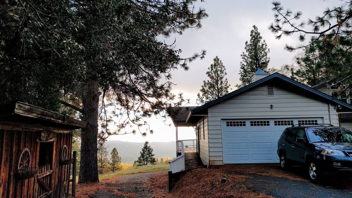 Volcano House | Retreat with Views and modern comfort near Kirkwood Ski, wineries, gold country