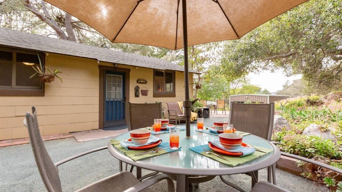 Arroyo Grande House | Retro 1940's Libretto Cottage on 12 Acres