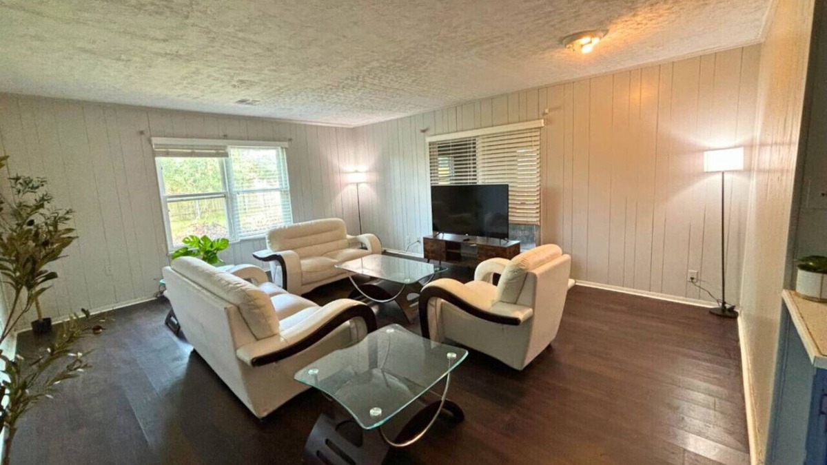 North Shore Apartment | Retro 1BR Near Downtown | Quiet & Comfy Stay