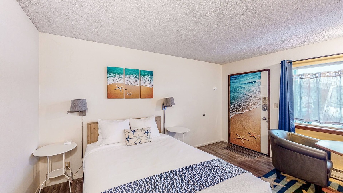 Bandon House | Retro beach experience with fast WiFI - walk to downtown shops & eateries