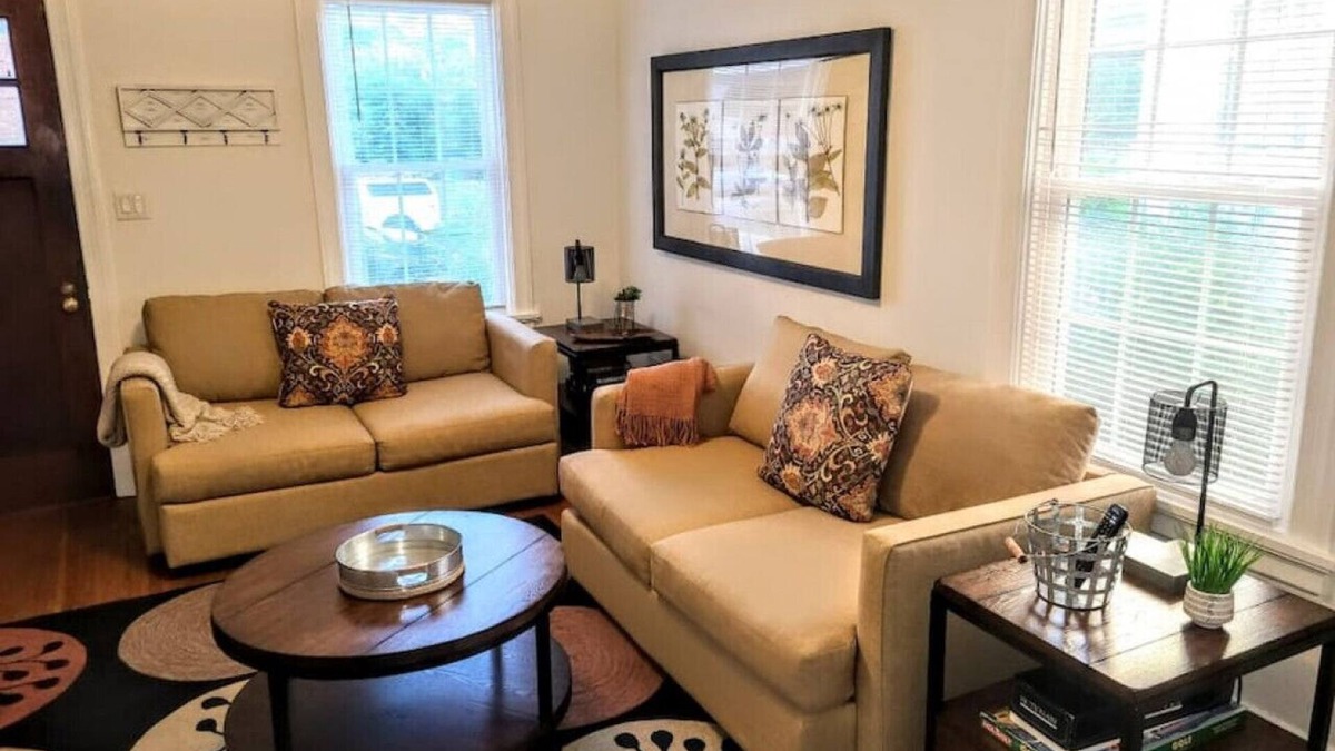 Woodland Heights House | Retro Bungalow A Block to Tennis Courts & Park
