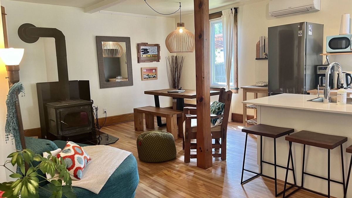 Wakefield Apartment | Retro-chic retreat in the heart of Wakefield