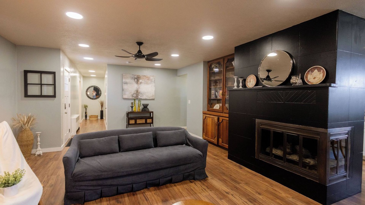 Mountain Home House | Retro, Cozy, and Vintage Home with Games, AC, and Wifi