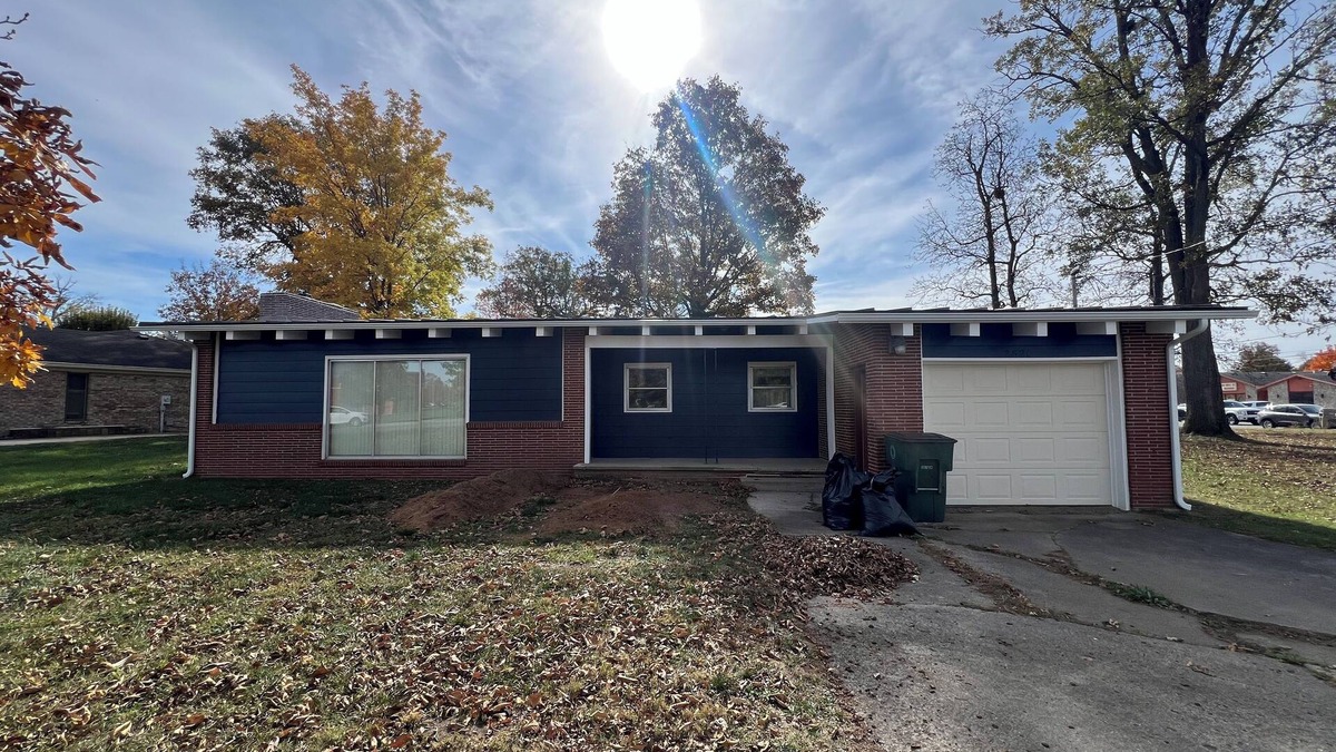 Muncie House | Retro Home Close to Campus