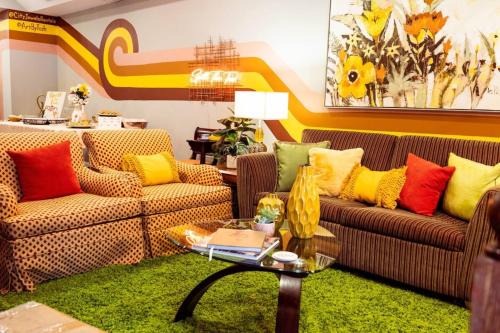 Downtown Baltimore House | Retro-inspired Content House In Patterson Park