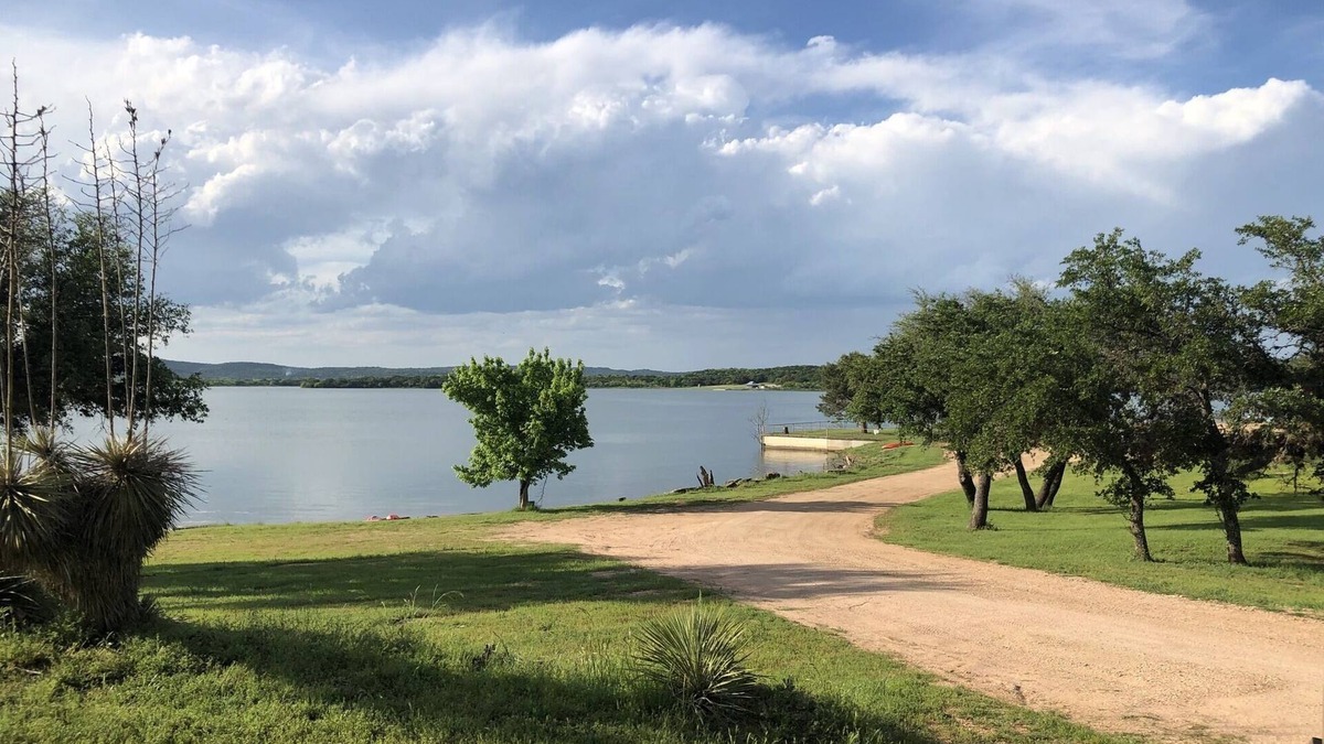 Tow Cabin | Retro Lakefront Cabin with Lots of Amenities