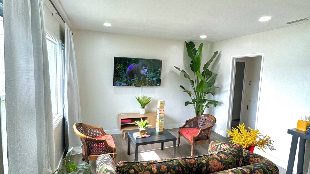 Fontana House | Retro modern 3-bedroom house with WiFi & much more in Fontana