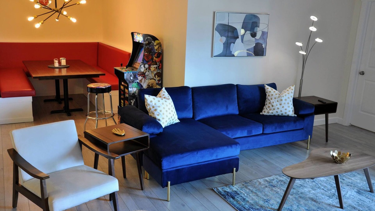 East Kootenay Apartment | Retro Modern Renovated New Furniture 2BD/2BTH